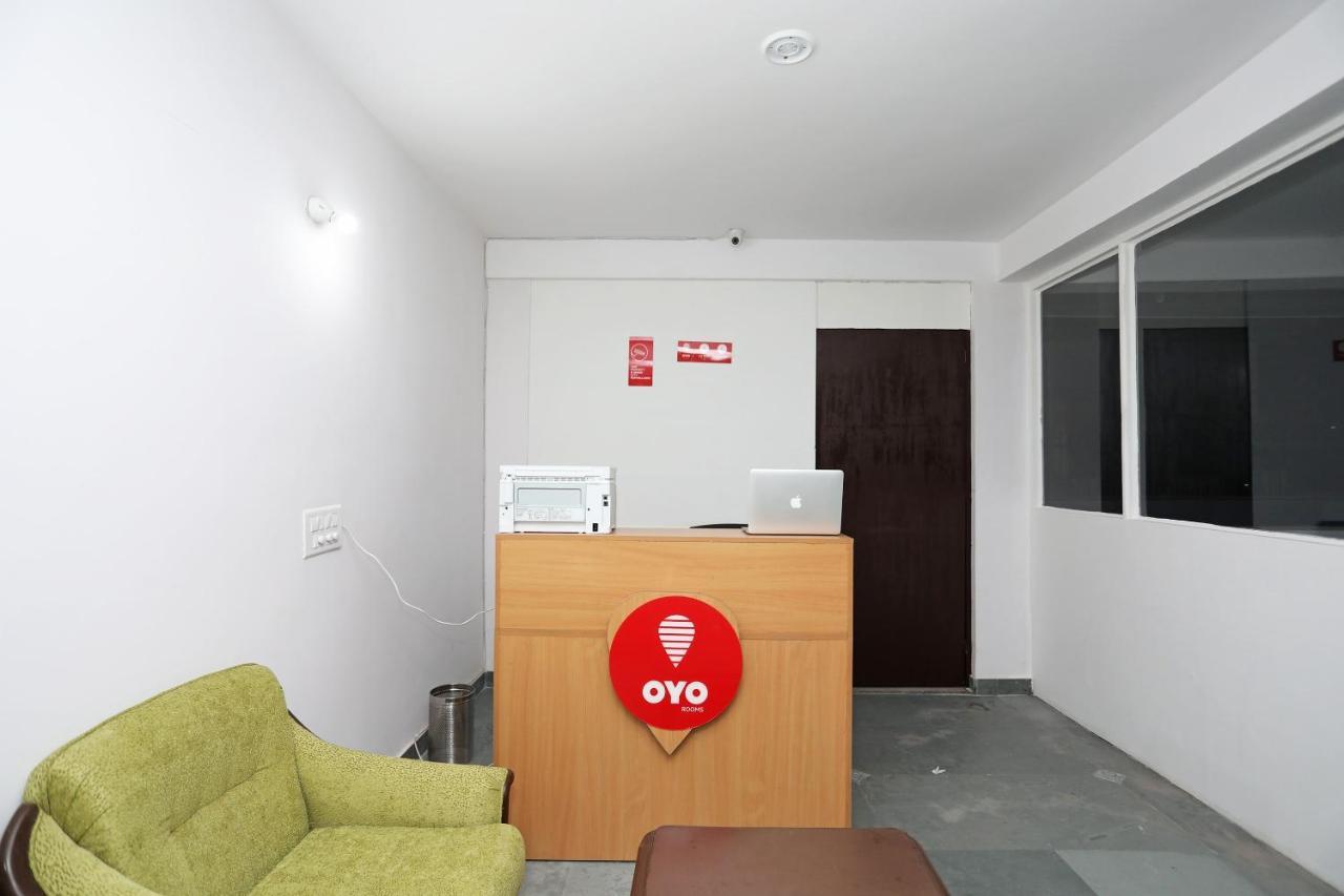 Oyo 11383 Hotel Go Rooms Гургаон Экстерьер фото